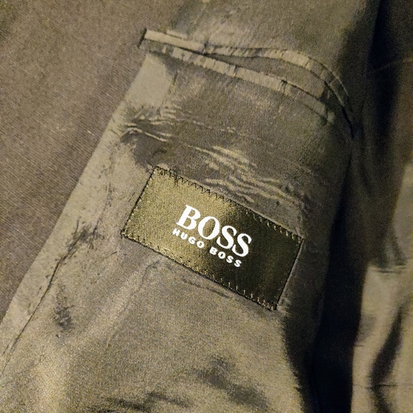 Hugo Boss Rossellini/Movie Suit (40R) - Picture 3 of 12